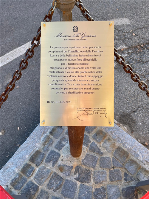 Panchine rosse: contro il femminicidio e la violenza sulle donne