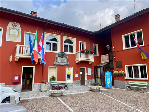 Palazzo Comunale: rinnovate le facciate